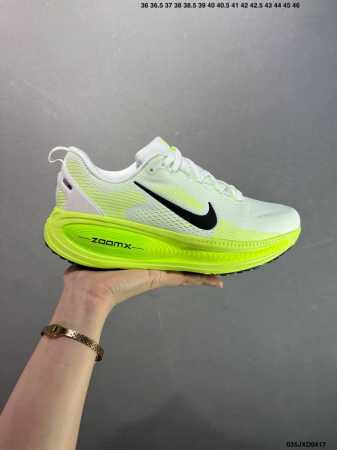 公司级Nike Vomero 18 耐克 舒适减震防滑 低帮跑步鞋 全掌Reactx泡绵中底 前掌和后跟还配备了Air Zoom气垫单元 据说跑起来更快更舒适哦 - 点击图像关闭