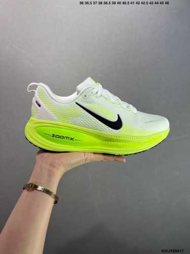 公司级Nike Vomero 18 耐克 舒适减震防滑 低帮跑步鞋 全掌Reactx泡绵中底 前掌和后跟还配备了Air Zoom气垫单元 据说跑起来更快更舒适哦
