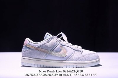 真标 耐克Nike Dunk Low 板鞋 Sb系列经典百搭休闲运动板鞋。加厚鞋舌的填充，使舒适性大大提升，同时也更方便穿脱中底部分则加入了脚感柔软舒适Zoom