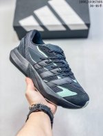 adidas Lightblaze 舒适防滑低帮跑步鞋，轻盈缓震搭载Lghtstrike中底科技