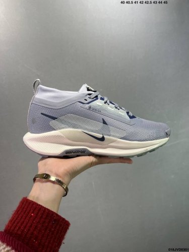 公司级Nike Reactx Wildhorse 10 越野跑步鞋 登月兼顾迅疾外观和稳固脚感 后跟覆面和中足动态支撑巧妙融合 缔造稳定顺畅的迈步体验 官方货号