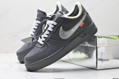 公司级Off-White X Nike Air Force 1 Ow联名空军一号 柠檬黄 全黑配色 鞋款延续了此次联名的设计风格，整体以白色为主调，鞋身内侧同样