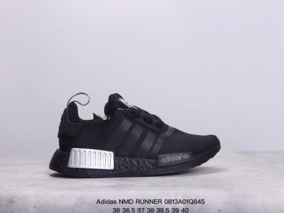 阿迪达斯adidas Nmd Runner Pk 真爆超弹男女运动鞋。弹力 以鞋型、角度和面料，力求展现 Adidas创新传统，采用时髦廓形，以抢眼外形诠释经典