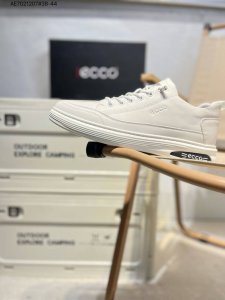 350 Ecco爱步男鞋轻便透气舒适耐穿 亲肤吸汗舒适内里 防滑防磨 持久干爽 简约粗绳系带 穿脱更加方便 柔韧防滑大底 鞋底立体凹槽 凹凸花纹加持 增强防滑减