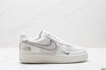 真标耐克Nike Air Force 1’07空军一号低帮百搭休闲运动板鞋。柔软、弹性十足的缓震性能和出色的中底设计，横跨复古与现代的外型结合，造就出风靡全球三