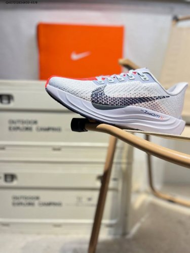 nike pegasus plus 超级飞马系列马拉松跑步鞋 中底搭载前Zoom+全掌React配置 全新一代拥有 Zoom Air 一如既往的稳定感和流畅感