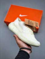 Nike Free 2025 椰奶色赤足透气缓震运动跑鞋 官方同步出货飞织鞋面提供出色的弹性和支撑力鞋底融入凹槽设计 塑就柔韧灵活性 令运动自由无拘加厚泡绵中底