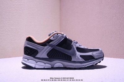 真标耐克Nike Zoom Vomero 5 马拉松复古跑五代休闲运动慢跑鞋 货号:Hv5982-001 码数:36-45 Xm0331Q330