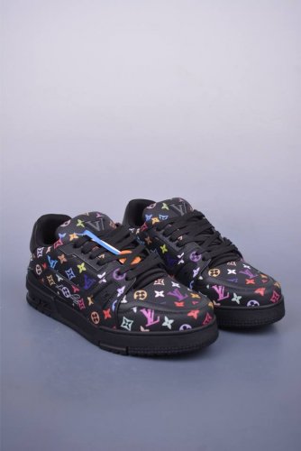 S Lv Trainer 限定联名 最新配色国内限定无售 原版购入历时近两个月开发打造 经典多拼色超好看 原版完美楦型 调试了两个月 鞋面独家订制压纹粒面小牛皮