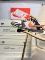 耐克Nike Dunk Low 板鞋Sb系列经典百搭休闲运动板鞋加厚鞋舌的填充，使舒适性大大提升，同时也更方便穿脱中底部分则加入了脚感柔软舒适Zoomair气垫