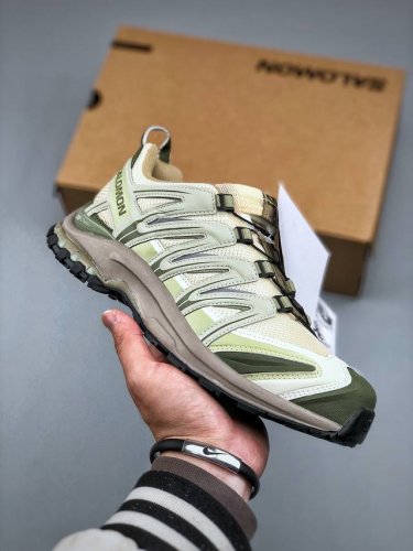 450支持放店 Salomon Xa Pro 3D Adv 萨洛蒙户外越野跑鞋 鞋面采用Sensifit贴合技术 全方位贴合包裹脚型 鞋跟部鞋底牵引设计 提供强