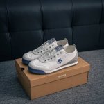 核心私 Descente Chron Tempo Replica迪桑特 舒适百搭防滑耐磨低帮生活休闲鞋 是一款集复古与现代于一体的低帮跑步鞋 简洁的牛皮鞋面不仅