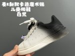麦昆新款卡通魔术贴儿童板鞋 Size：26-37码 精致可爱的小熊挂件 经典麦昆款式 魔术贴设计，穿脱超级方便 橡胶耐磨防滑大底