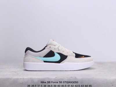 真标耐克nike Sb Force 58低帮休闲板鞋 是一款将前沿创新带入街头的单品，它具有硫化杯底，具有出色的耐用性和灵活性。使用帆布和绒面革，在饰面上放置通