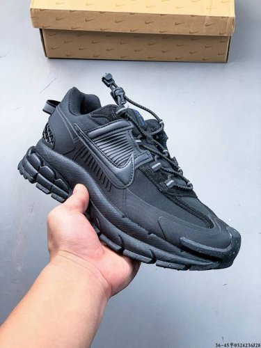 集图 公司级 耐克Nike Zoom Vomero Roam 潮流低帮休闲运动鞋 nike Zoom Vomero Roam男子冬季款运动鞋专为城市环境匠心设计