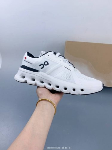 on Cloudrunner 2 昂跑 户外街头机能风新兴品牌轻便中帮跑步鞋 首发实拍鞋款以网球为灵感的运动休闲鞋 大胆的复古外观与革新科技融合 助力运动生活的