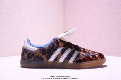90 福利Adadis Original Sambao Classic 复古单品 复古桑巴板鞋 这款桑巴鞋展示了高质量的工艺 带有装饰的超锁缝制和无缝的手感 柔