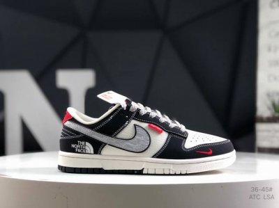 耐克Nike Sb Dunk Low 扣篮系列复古低帮休闲运动滑板板鞋。采用脚感柔软舒适Zoomair气垫，有效吸收滑板等极限运动在落地时带来的冲击力，为街头运