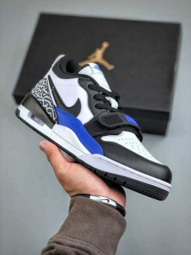 纯原版本 Nike Air Jordan Legacy 312 Low 白黑蓝 乔丹最强三合一混合版 有着交错结合的设计，它的名字就展现出它所包含的鞋款元素，3