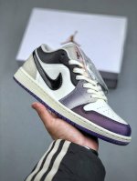 Nike Wmns Air Jordan 1 Low Se白黑紫脚趾 低帮休闲板鞋 同步官方配色 原鞋原档案开发 原档冲孔鞋头 正确满胶鞋垫 四线拉帮 原厂织唛