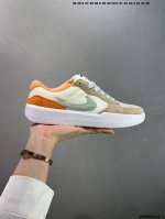 耐克Nike Sb Force 58是一款将前沿创新带入街头的单品，它具有硫化杯底，具有出色的耐用性和灵活性。使用帆布和绒面革，在饰面上放置通风口，它自始至终都