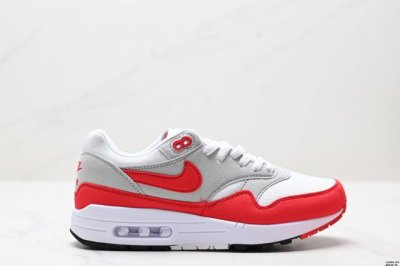 真标Nike Air Max 1 耐克气垫 缓震 耐磨运动鞋 鞋身材质均选择皮革 织物 麂皮多种材质覆盖 保证质感的前提下 层次感也相当不错 带有开窗式 Air