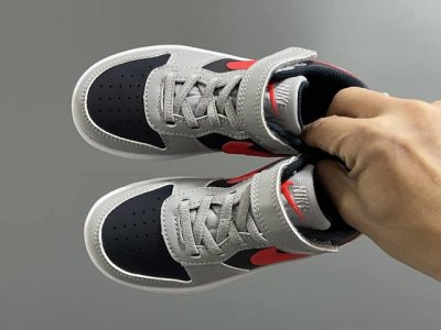 nk 小空军一号工装低帮魔术贴儿童板鞋小白鞋 Size：22–37.5码 经典百搭板鞋小白鞋，学生时代必备 低帮魔术贴设计，穿脱方便 橡胶大底，耐磨防滑