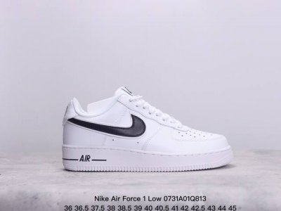 真标耐克nike Air Force 7 空军一号低帮百搭休闲运动板鞋。柔软、弹性十足的缓震性能和出色的中底设计，横跨复古与现代的外型结合，造就出风靡全球三十多