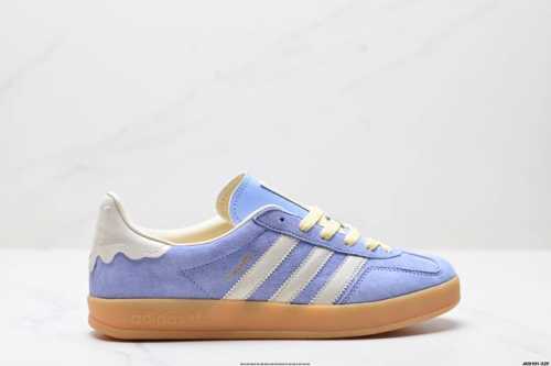 公司级Adidas Originals Gazelle Indoor 三叶草休闲防滑耐磨低帮板鞋 鞋头出色设计 塑就出众贴合感 稳固的后跟贴合足部曲线设计 软弹