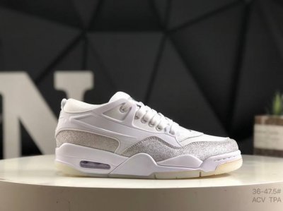 Air Jordan 4 Rm Aj4 乔丹4代 Aj4 乔4 乔丹篮球鞋系列 整鞋采用皮革与麂皮材料打造，鞋面使用黑色皮革作为主体框架，搭配鞋头黑色麂皮框架，
