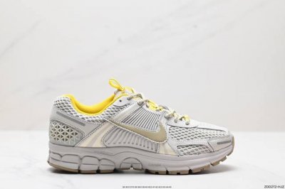 公司级耐克nike Zoom Vomero 5 马拉松复古跑五代休闲运动慢跑鞋 采用环保纤维革饰片组合网眼布鞋面材质 升级正确后跟tpu加固 耐弯折热塑框架支撑