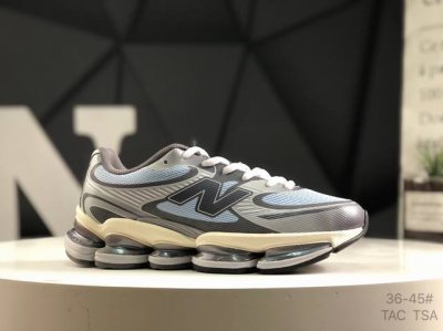 新百伦 New Balance Nb U 0Ea跑步鞋。此复刻经典鞋款，加入当下大热的户外元素，以曾经篮球鞋款型式样加以打造鞋款造型。编织鞋带以及加强稳固鞋底都