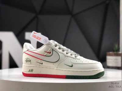 250 公司级带半码耐克 Nike Air Force 1“07空军一号低帮百搭休闲运动板鞋。柔软、弹性十足的缓震性能和出色的中底设计，横跨复古与现代的外型结合