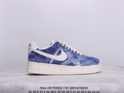真标耐克nike Air Force 7 空军一号低帮百搭休闲运动板鞋。柔软、弹性十足的缓震性能和出色的中底设计，横跨复古与现代的外型结合，造就出风靡全球三十多