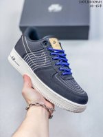 公司级耐克nike Air Force 1 Low 空军一号低帮百搭休闲运动板鞋。柔软、弹性十足的缓震性能和出色的中底设计，横跨复古与现代的外型结合，造就出风靡