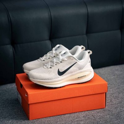 210 核心私 Zoom Vomero 18 轻量跑鞋耐克网透面气 训跑练步鞋 外贸专供订单 原厂折返国内销售 国外专柜标准数据开发拥有 Zoom Air 一如