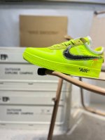 耐克 Nike Air Force 1 '07空军一号 百搭休闲运动板鞋。柔软、弹性十足的缓震性能和出色的中底设计，横跨复古与现代的外型结合，造就出风靡全球三十