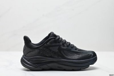 公司级小红书推荐Hoka M Clifton 10 全新配色 这个品牌来自于新西兰的毛利语，Hoka表示大地，One One表示飞越，连起来就是飞越地平线，On
