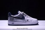 公司级耐克Nike Air Force 1“07空军一号低帮百搭休闲运动板鞋。柔软、弹性十足的缓震性能和出色的中底设计，横跨复古与现代的外型结合，造就出风靡全球