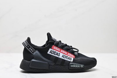 真标Ad Boost Nmd R1 V2经典跑鞋系列全新配色 弹力针织鞋面 原装高弹Boost颗粒大底 缓震性能卓越 体质轻盈且抗冲击 整双鞋子的透气性和舒适度