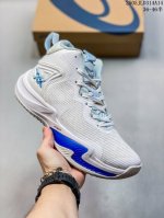 亚瑟士 Asics 篮球鞋巴黎奥运款中帮缓震Nova Surge 3 Paris运动男款篮球鞋 巴黎奥运款。亚瑟士Nova Surge 3实战篮球鞋，外形简洁流
