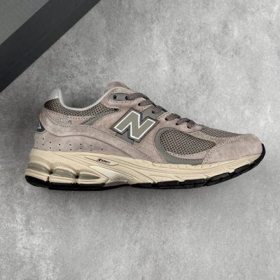 本地 核心私 New Balance 2002系列 复古休闲跑步鞋 全新批次 细节材料升级，六层组合底 鞋款延续了经典科技，升级版N-Ergy缓震物料机能与材质
