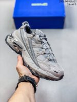 斐乐Grusion T12W511519Fqgel-Kayano 系列运动休闲鞋 # 鞋身采用拼接组合 大量使用皮革与网布 有效保障透气性 # 全系均使用复古撞