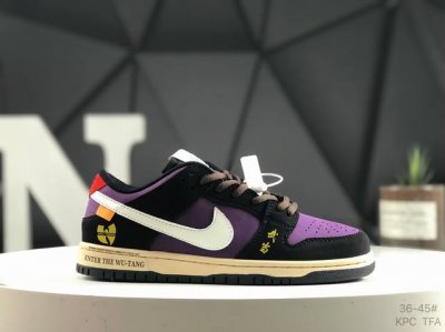 Sb Dunk Low Pro 扣篮系列复古低帮休闲运动滑板板鞋。采用脚感柔软舒适Zoomair气垫，有效吸收滑板等极限运动在落地时带来的冲击力，为街头运动者们