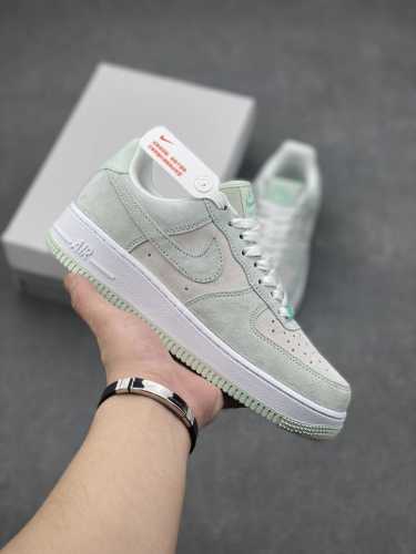 独家实拍nike Air Force 7 原楦头原纸板 打造纯正低帮空军版型专注外贸渠道 全掌内置蜂窝气垫 原盒配件 原厂中底钢印、拉帮完美 官方货号:Hq14