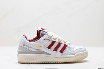 公司级蛇年限定 Adidas Forum Low Cl 阿迪达斯 低帮百搭潮流休闲运动板鞋 以复古篮球鞋的外形为基础 采用皮革拼接简约百搭 更加贴合舒适 中底内