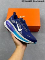 真标Nike Vomero 18 耐克 舒适减震防滑 低帮跑步鞋 全掌Reactx泡绵中底 前掌和后跟还配备了Air Zoom气垫单元 据说跑起来更快更舒适哦