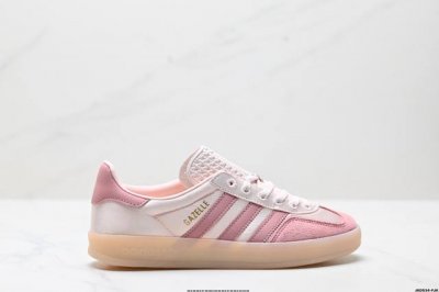 公司级Adidas Originals Gazelle Indoor 三叶草休闲防滑耐磨低帮板鞋 鞋头出色设计 塑就出众贴合感 稳固的后跟贴合足部曲线设计 软弹