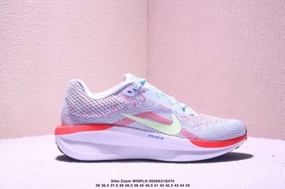 耐克Nike Zoom Winflo 11登月轻质＂透气面料＂休闲运动跑步鞋。采用了后掌气垫 Air-Zoom 的设计，升级中底为Cushlon St，材质上更