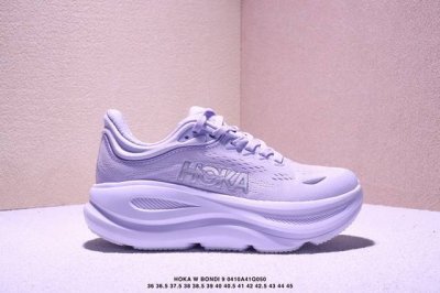 公司级小红书推荐Hoka W Bondi 9全新配色 这个品牌来自于新西兰的毛利语，Hoka表示大地，One One表示飞越，连起来就是飞越地平线，One On